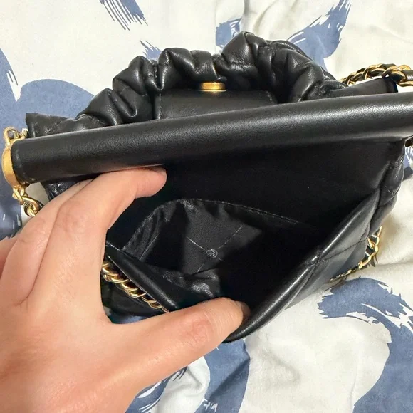 GWP CC Black Quilted Vegan Leather Drawstring Crossbody with Gold Chain and Logo - Picture 3 of 8